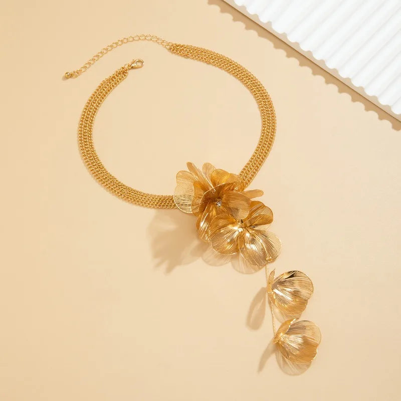 Luxury  Big Flower Leaf Tassel Necklace