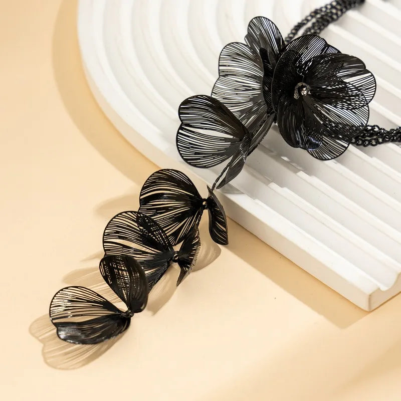Luxury  Big Flower Leaf Tassel Necklace