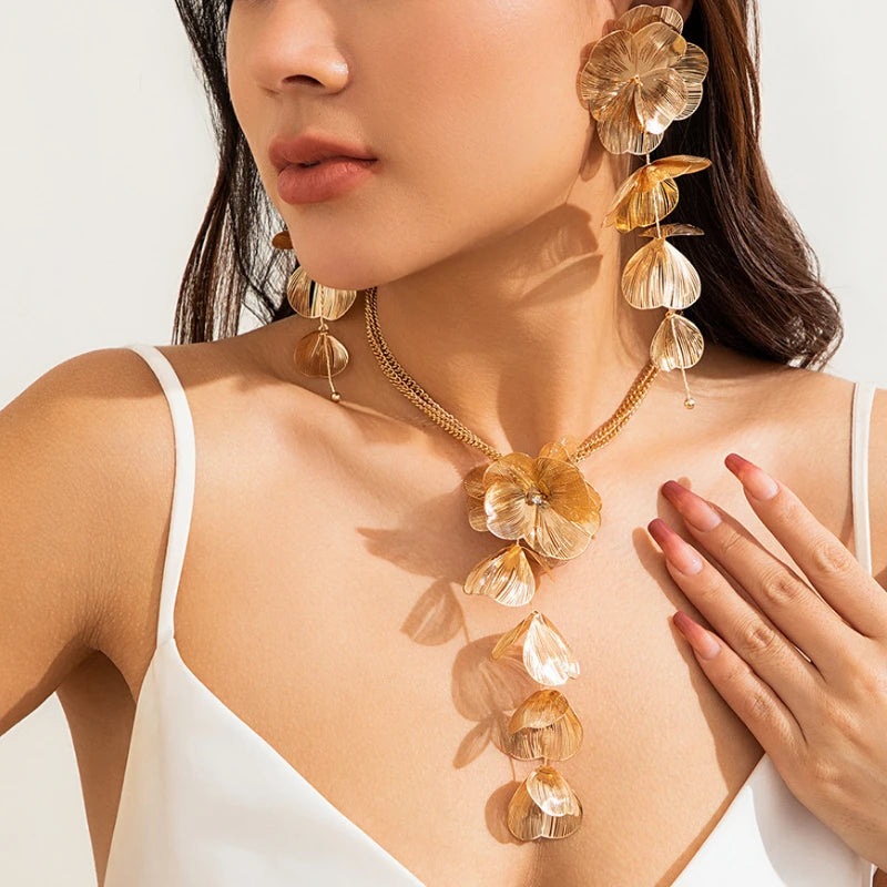 Luxury  Big Flower Leaf Tassel Necklace