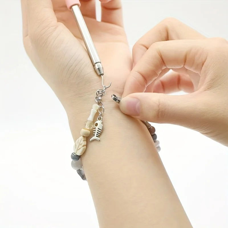 Bracelet Fastening Helper